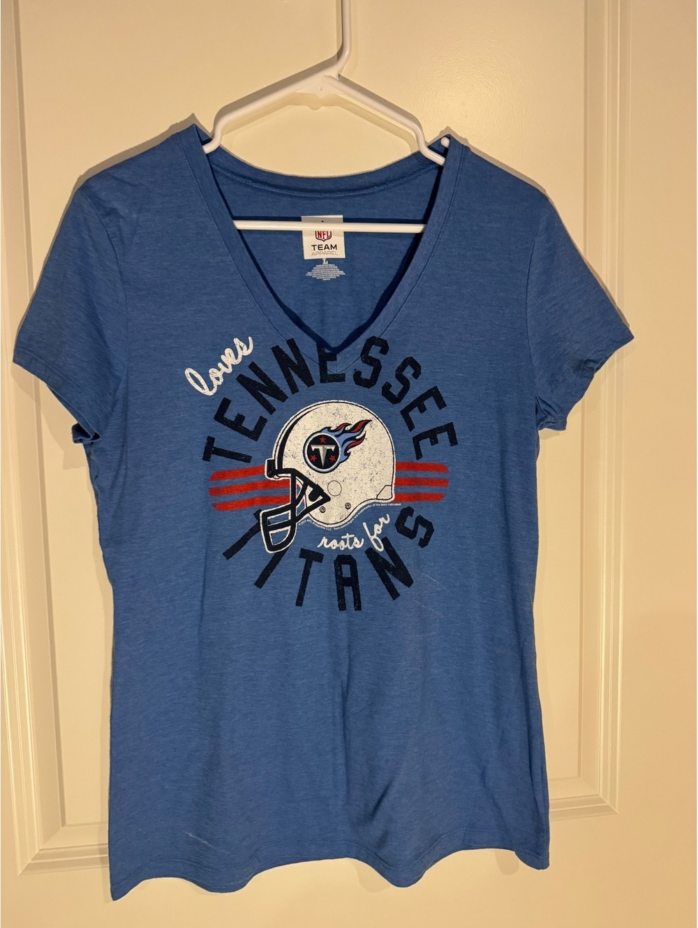 Tennessee Titans Women's V-Neck T-Shirt Size Large